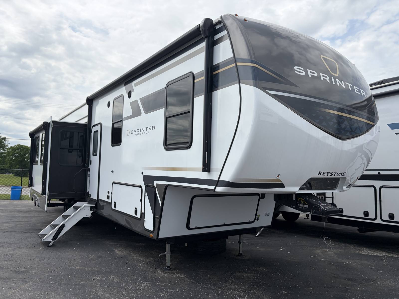 New 2026 Keystone SPRINTER 3920DSL - Trailside RV Kansas City