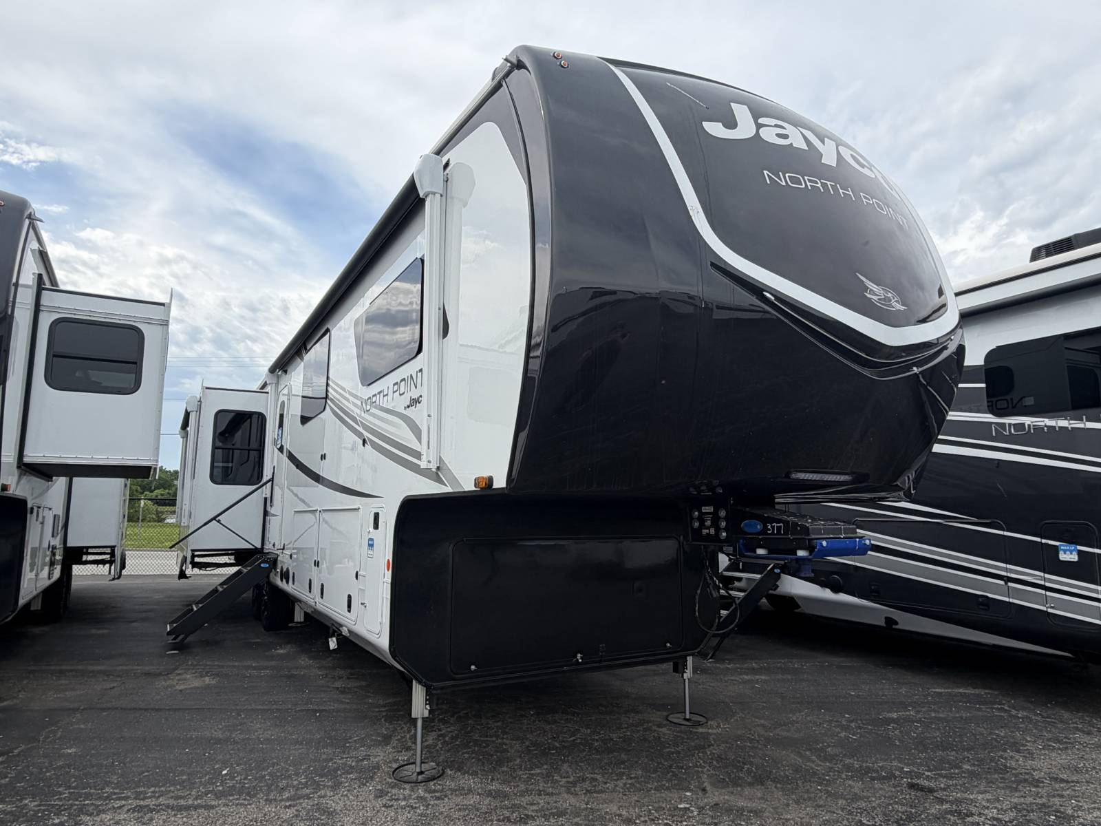 New 2026 Jayco NORTH POINT 377RLBH - Trailside RV Kansas City
