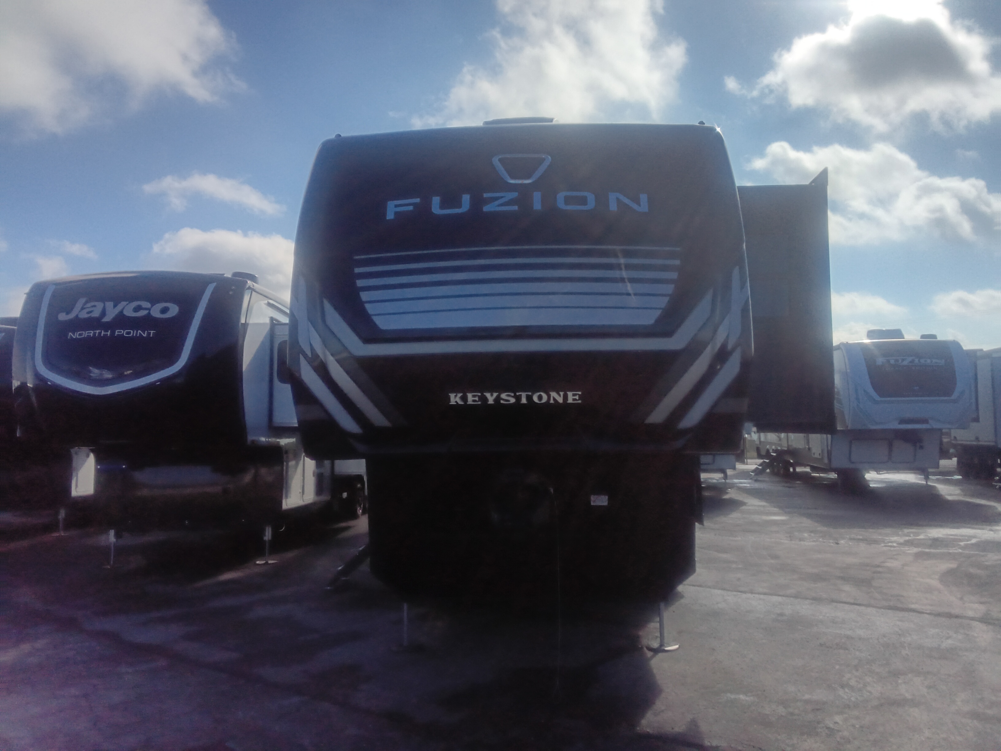 New 2026 Keystone FUZION 432 - Trailside RV Kansas City