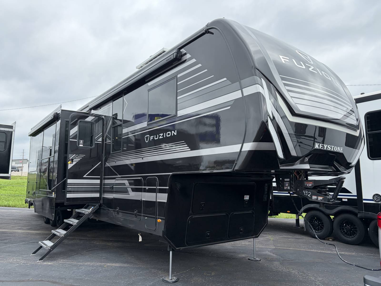 New 2026 Keystone FUZION 432 - Trailside RV Kansas City