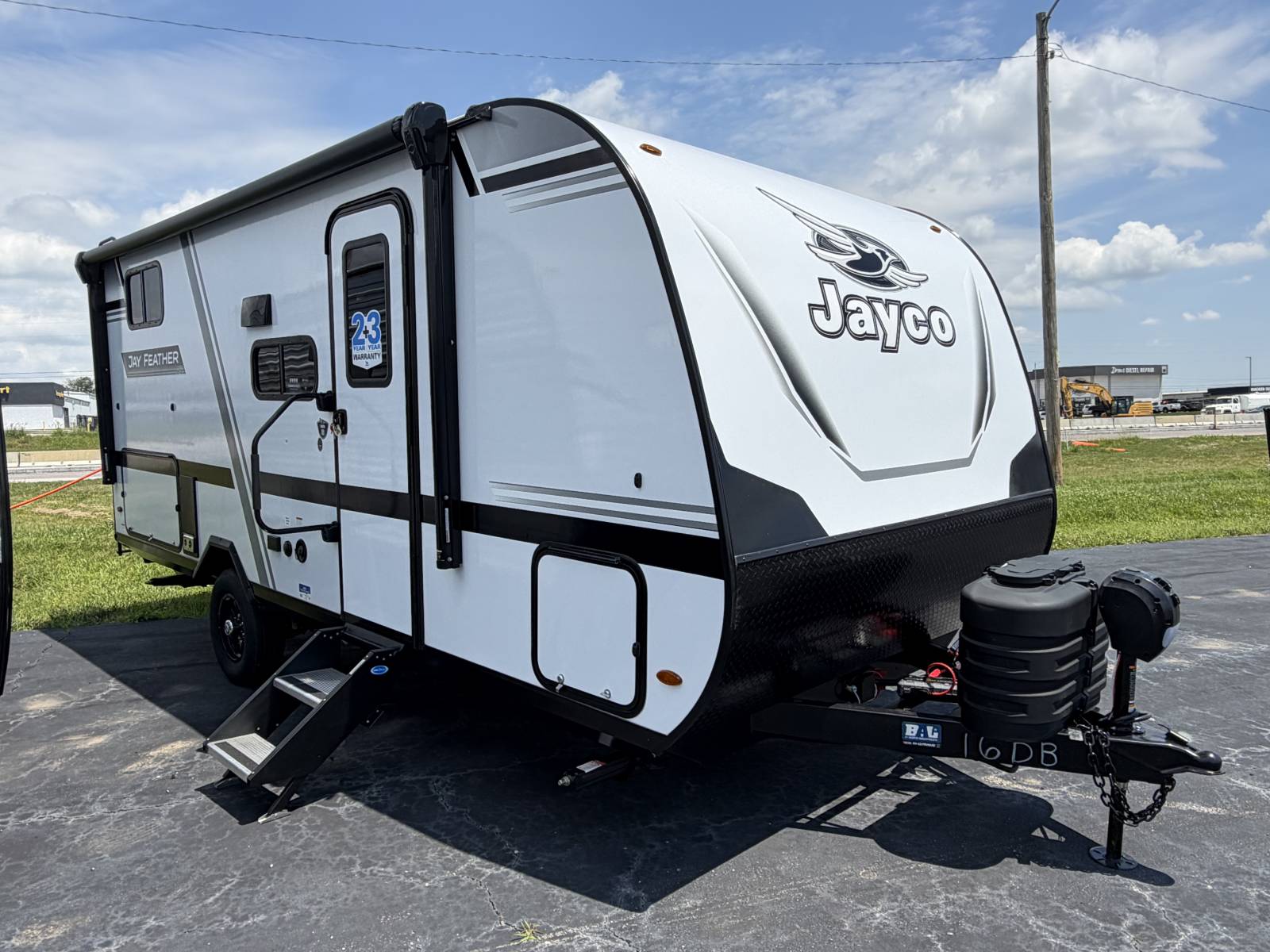 New 2027 Jayco JAY FEATHER AIR 16DB - Trailside RV Kansas City