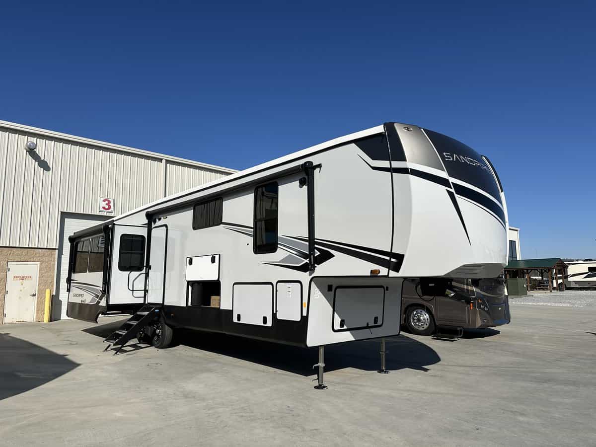 NEW 2024 Forest River SANDPIPER 4003MB Bulls Gap, TN