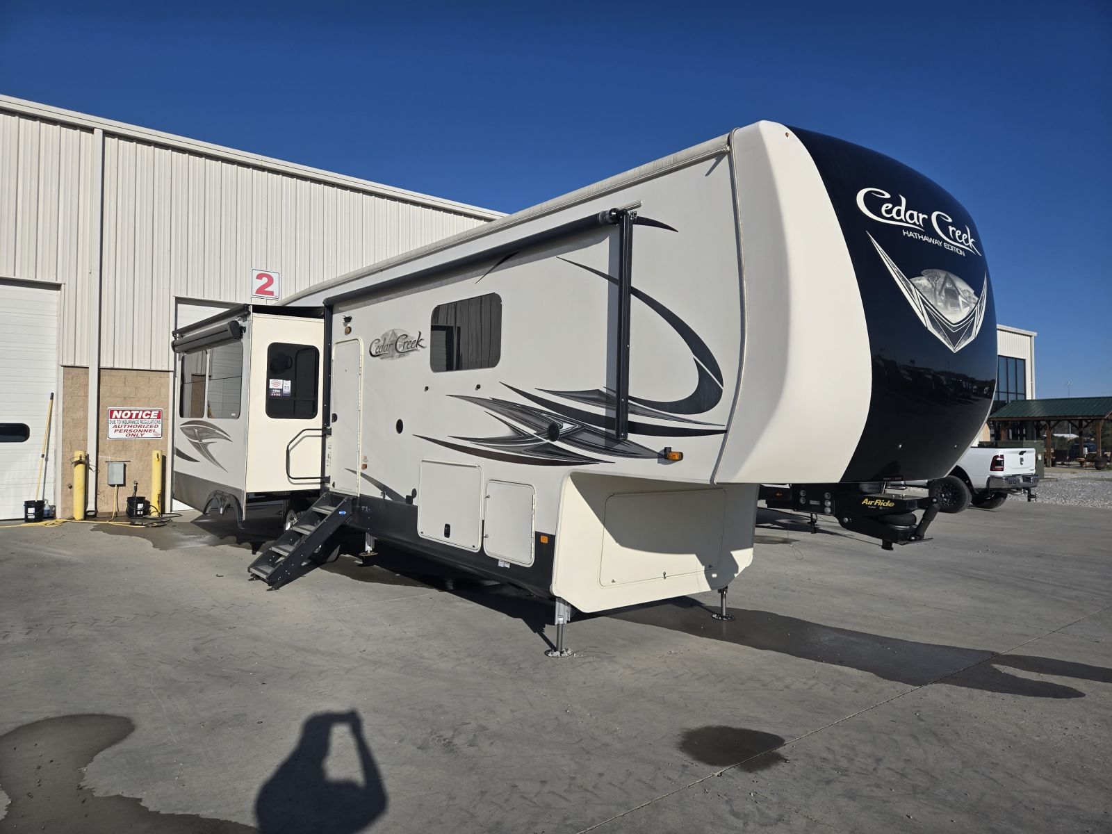 USED 2020 Forest River CEDAR CREEK 38DBRK - Tri-Am RV Center