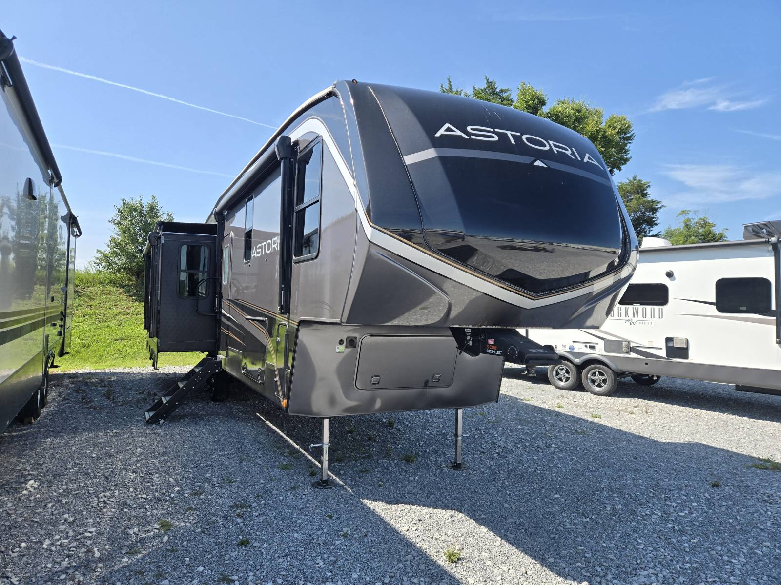 Used 2025 Dutchmen ASTORIA 3173RLP - Tri-Am RV Center