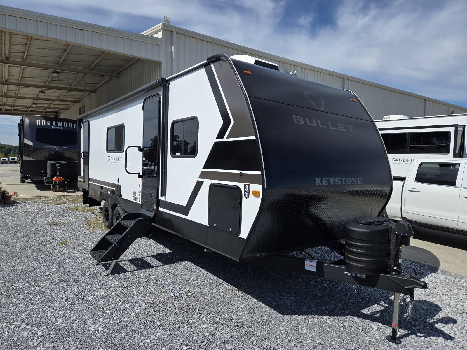 New 2027 Keystone BULLET 26BHC - Tri-Am RV Center
