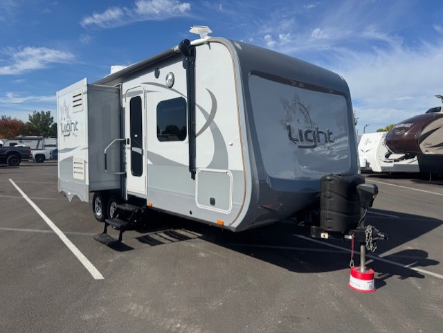 USED 2016 Highland Ridge Rv LIGHT SERIES 216RBS - Uncharted Recreation