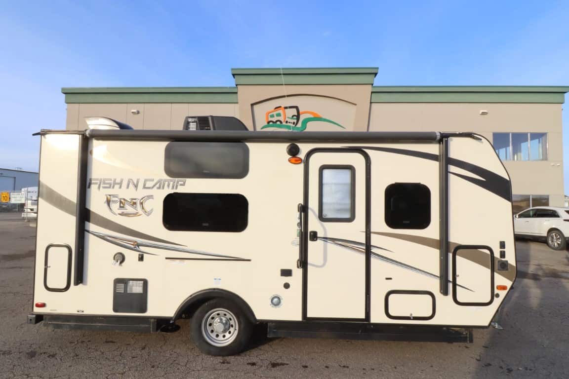 USED 2016 Forest River FLAGSTAFF FISH N' CAMP 19IH