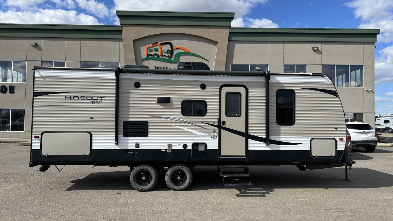 USED 2018 Keystone HIDEOUT 242LHS CONSIGNMENT