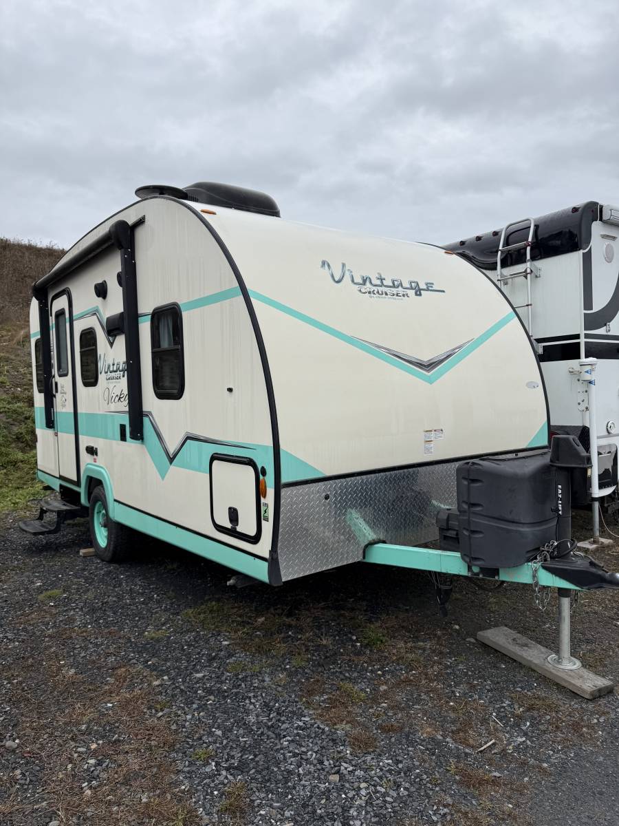 USED 2019 VINTAGE CRUISER 17RWD - Mekkelsen RV