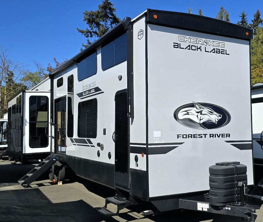 2027 CHEROKEE 39JM Black Label