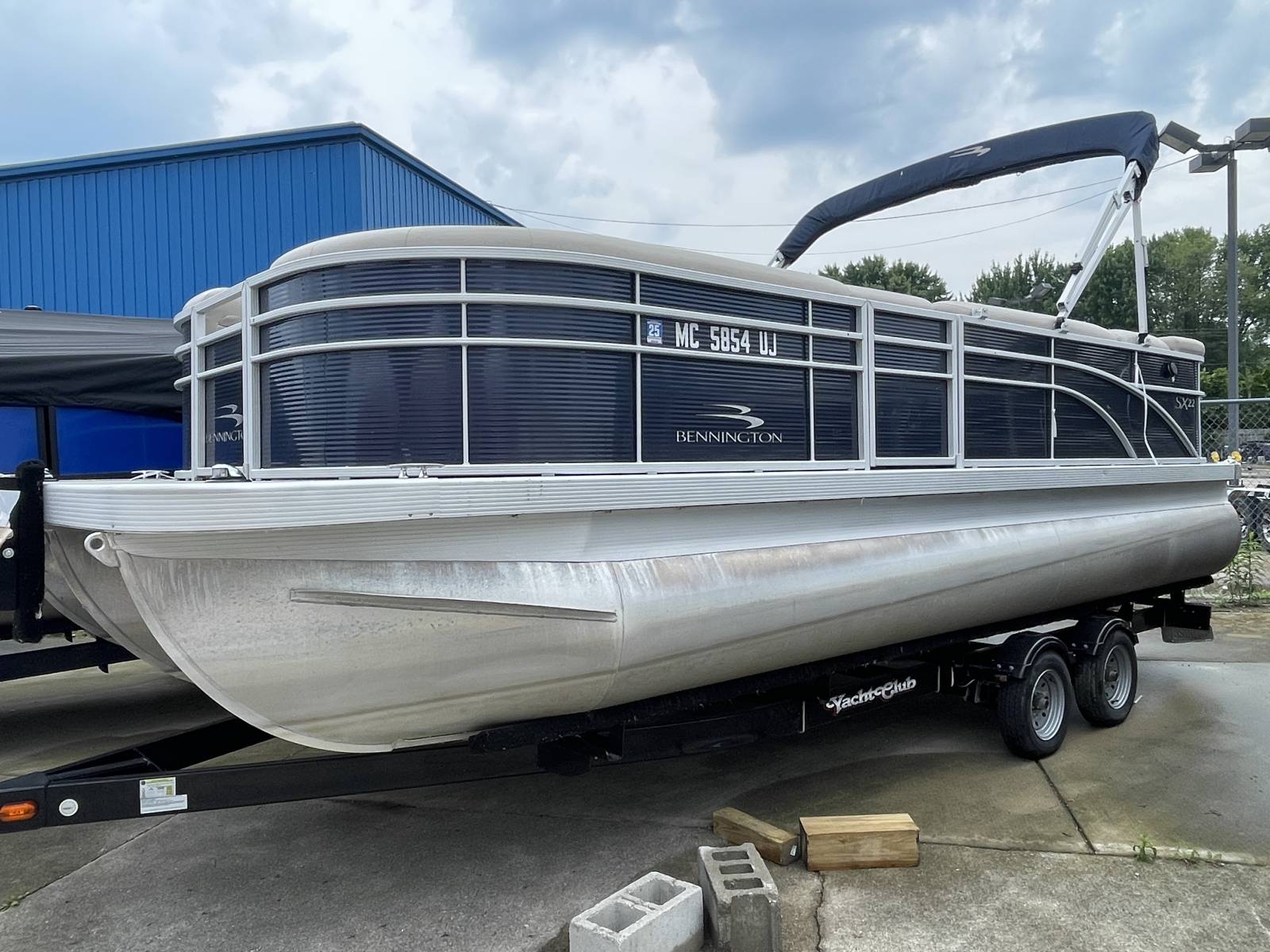 2019 Bennington 22 SLX Tri Toon *150hp*