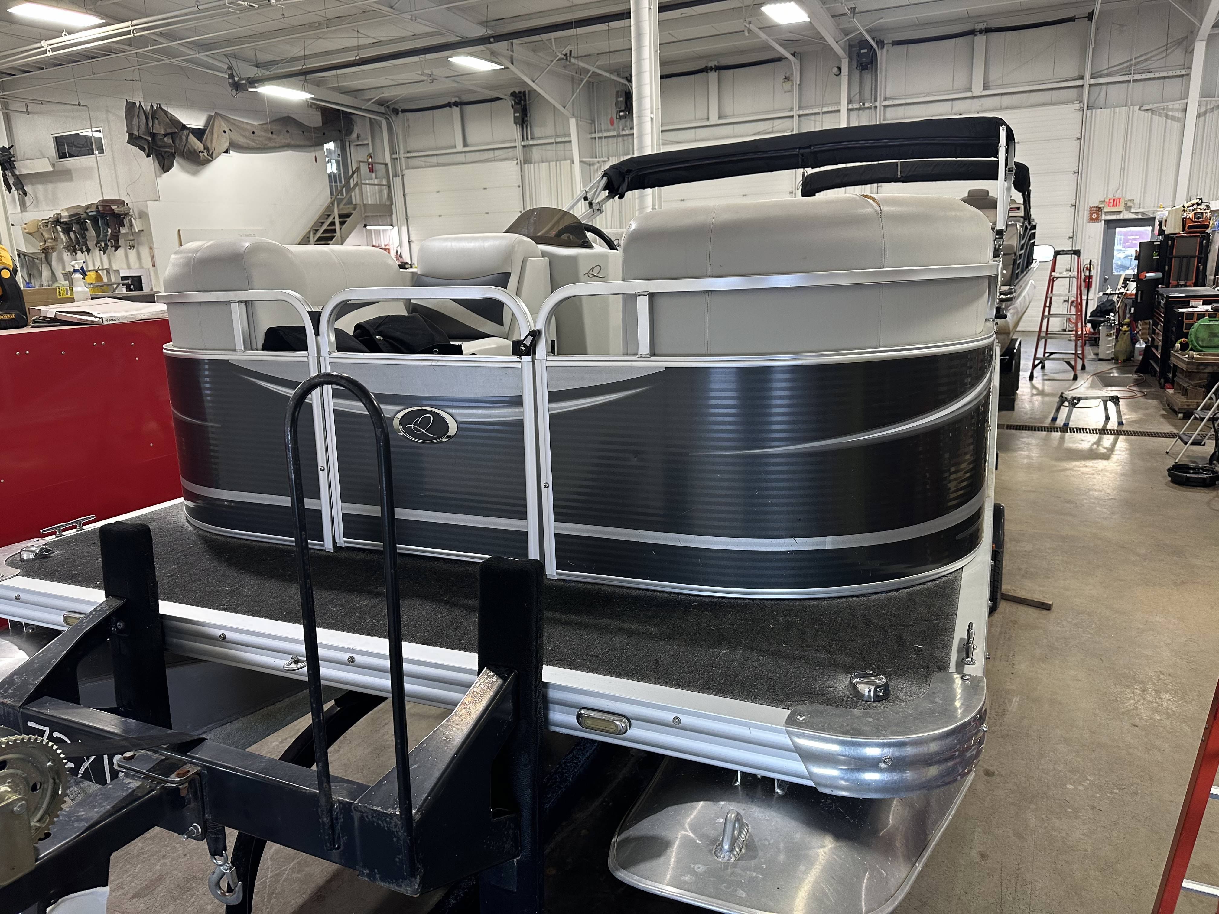 2014 Apex Marine Qwest LS 820 Splash Pad - Wilson Marine