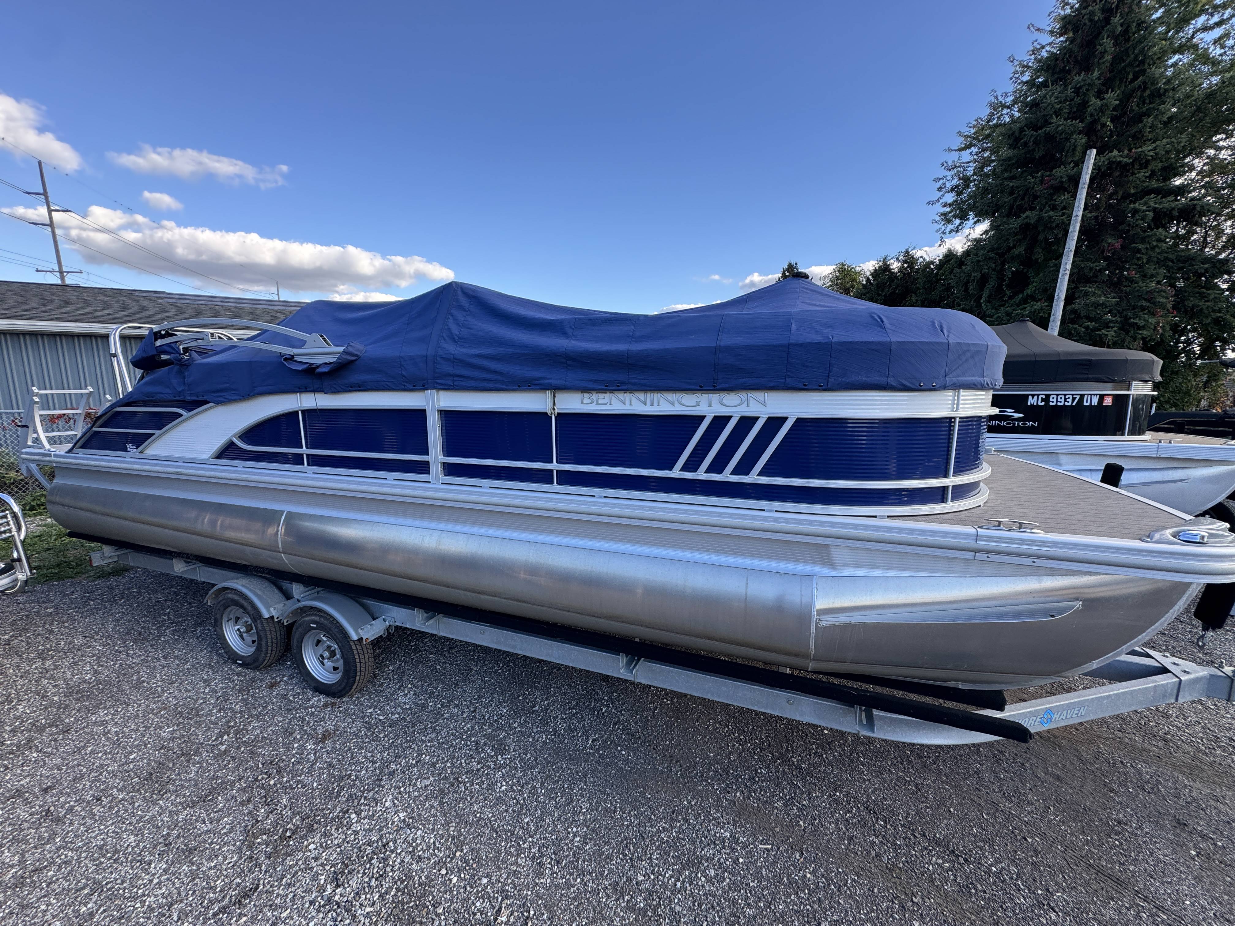 2022 Bennington 24 LXSB **TRI-TOON!** **TRAILER INCLUDED!** - Wilson Marine