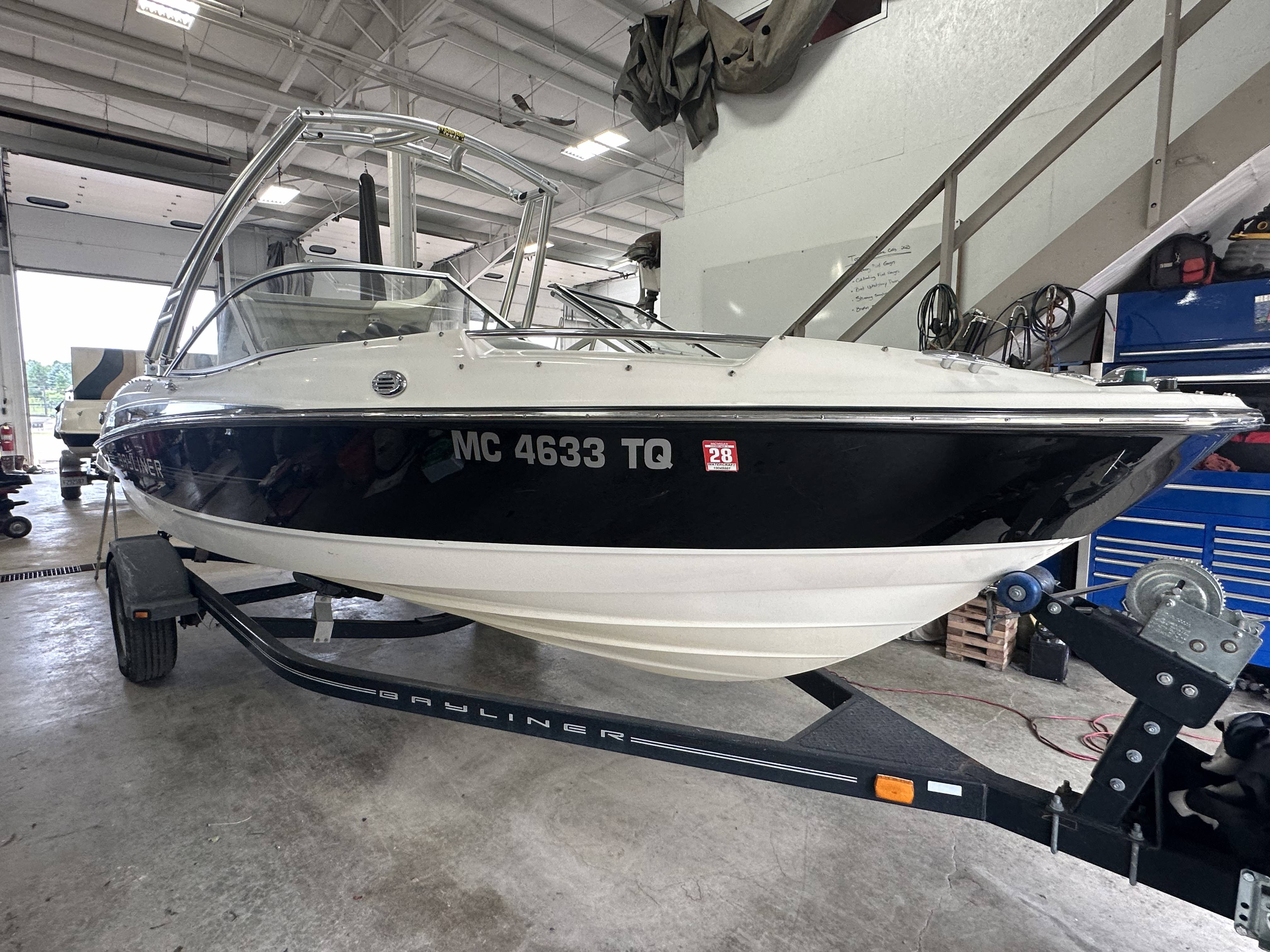2012 Bayliner 215 BR *237 hours* - Wilson Marine