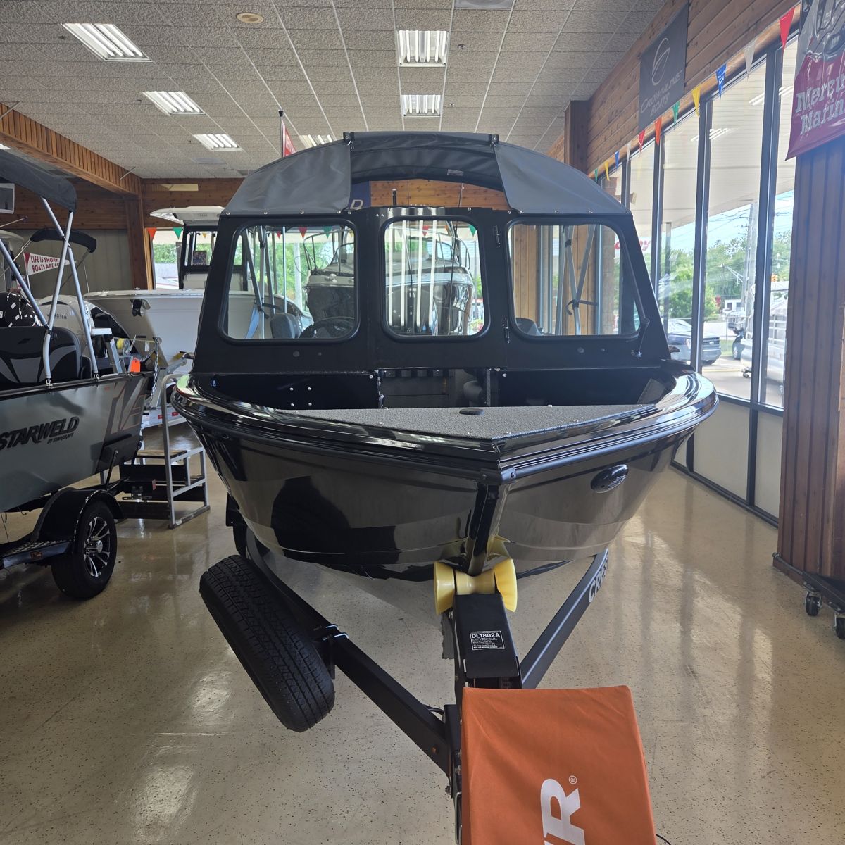 2026 Crestliner 1850 Commander, photo 2 of 7